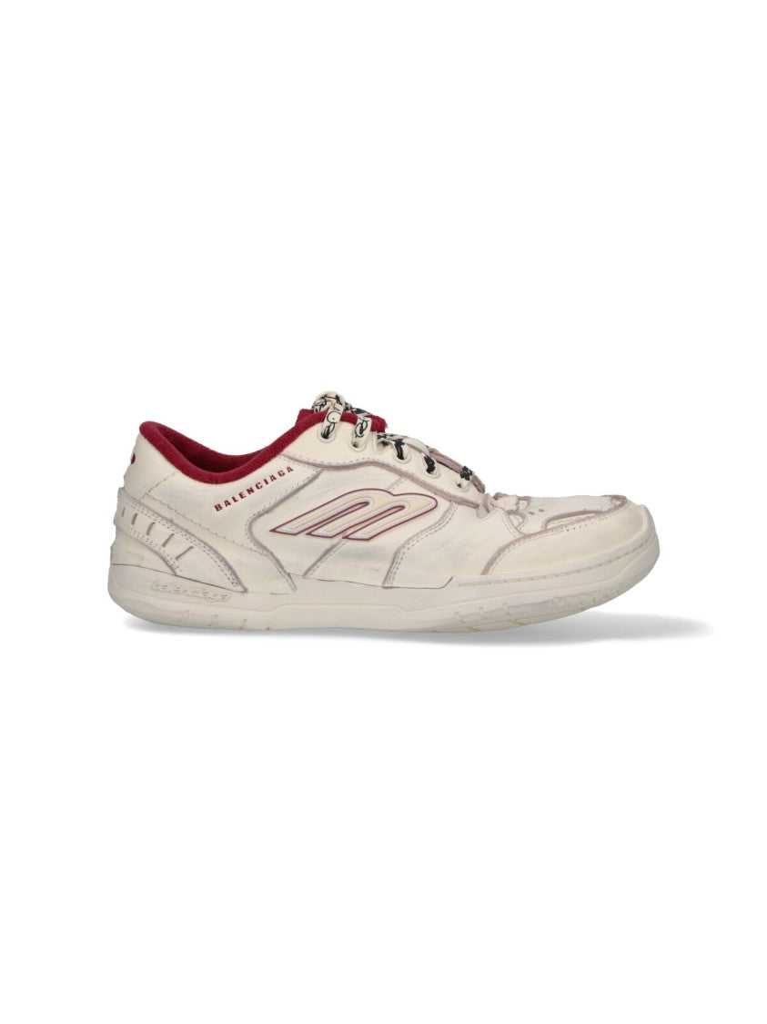 Balenciaga Minimalist White Sneakers With Classic Low-Top Design