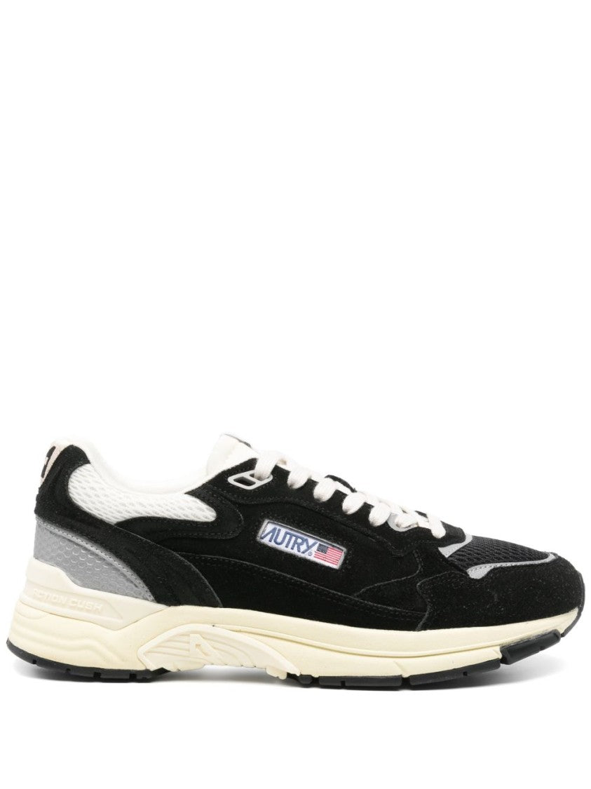 Autry Textured Black Sneakers With Contrasting Sole