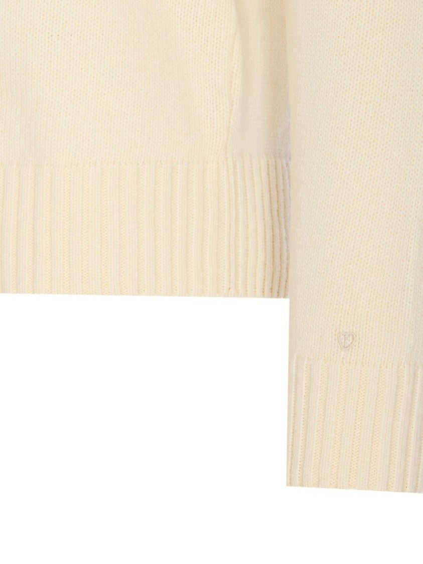 Seven Gauge Classic Knit Cream Sweater With Round Neckline And Timeless Appeal