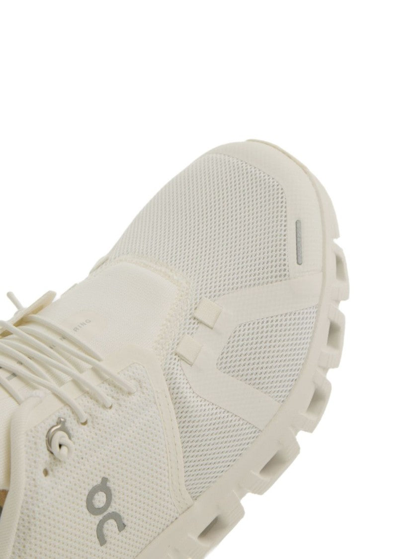 On Minimalist Bianco Sneakers With Breathable Upper