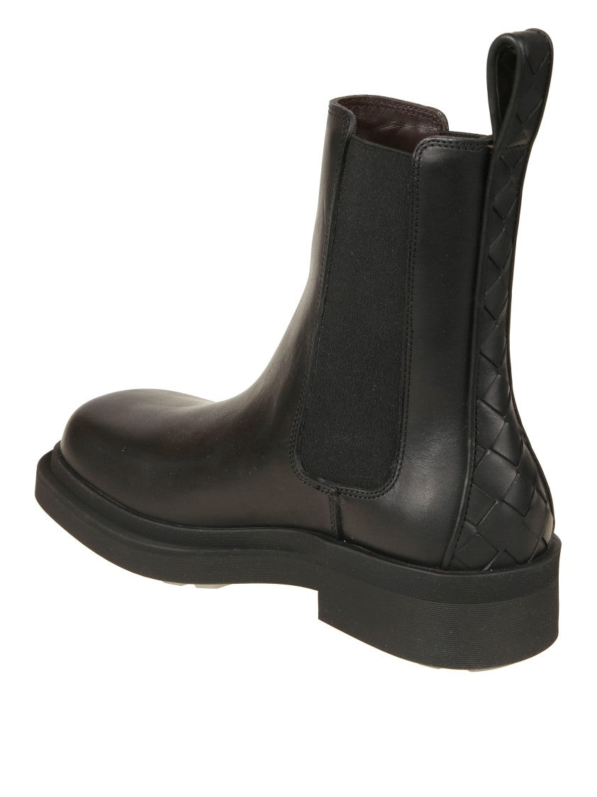 Bottega Veneta Minimalist Black Boots With Classic Silhouette
