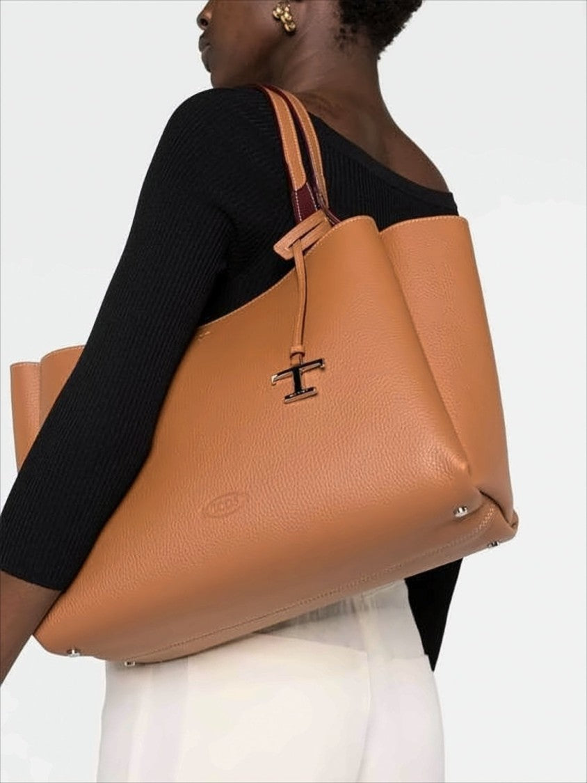 Tod's Textured Leather Shoulder Bag With Embossed Logo