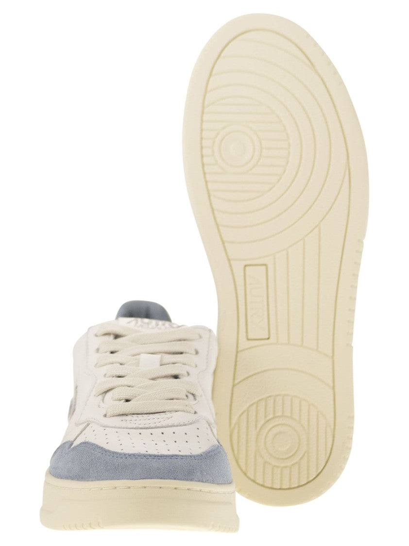 Autry Medalist Low - White Leather And Suede Sneakers In Powder