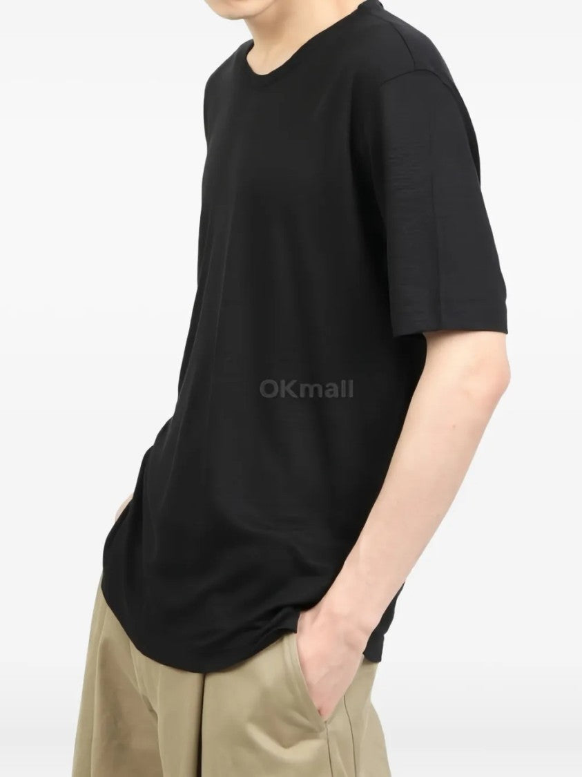 Lardini Versatile Black Linen T-Shirt With Relaxed Fit
