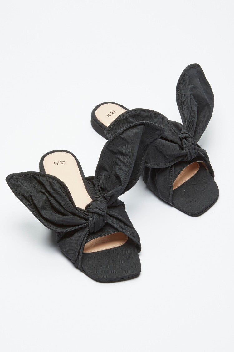 N°21 Bow Slides
