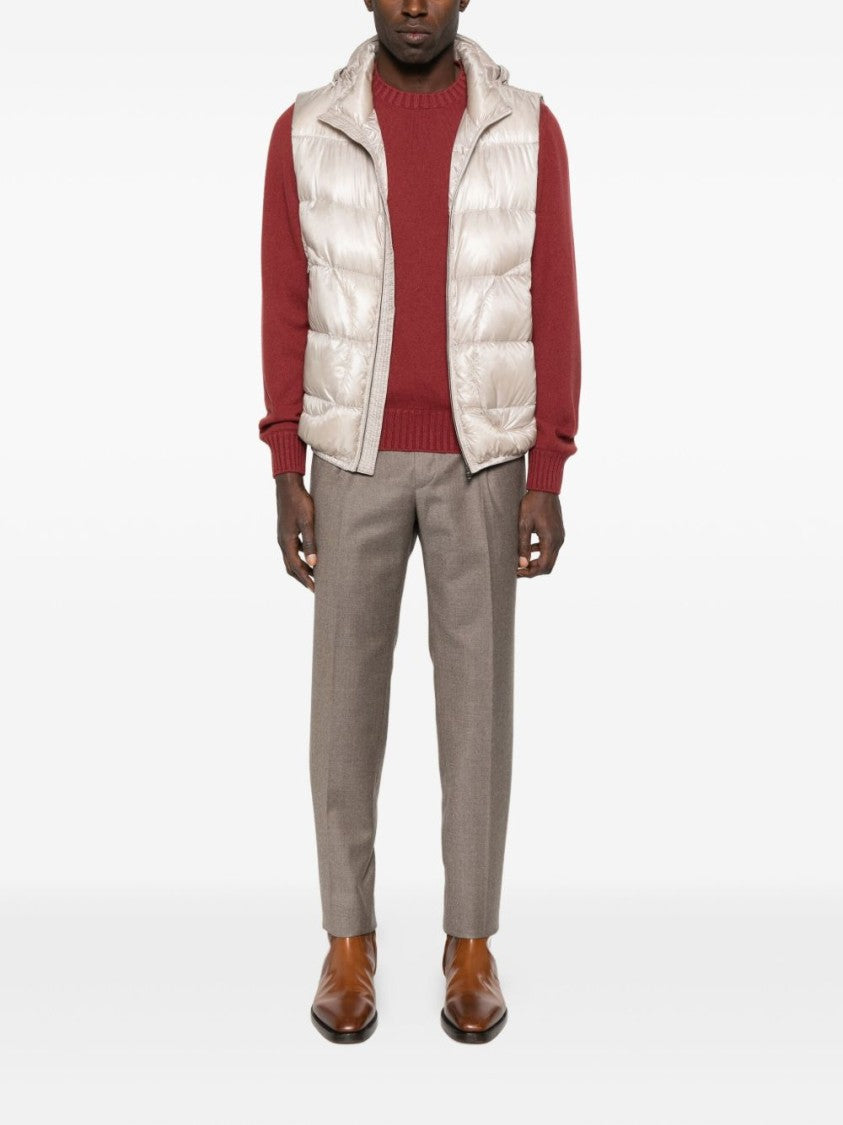 Vengera Classic Crew Neck Cashmere Sweater In Red