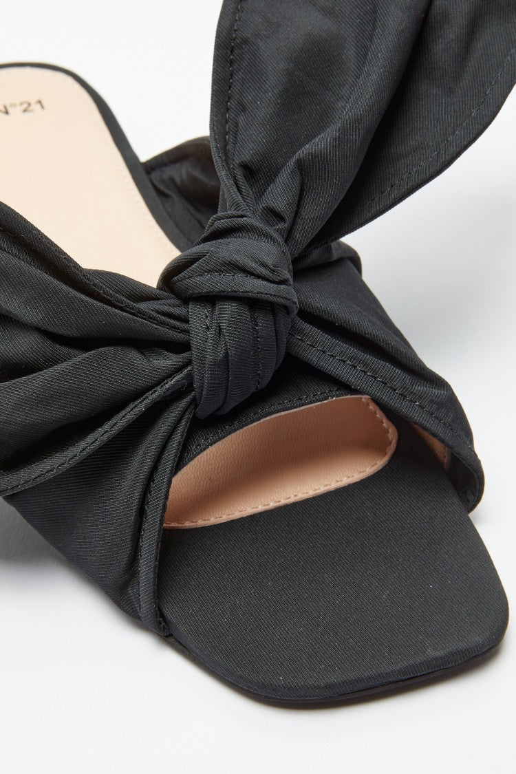 N°21 Bow Slides