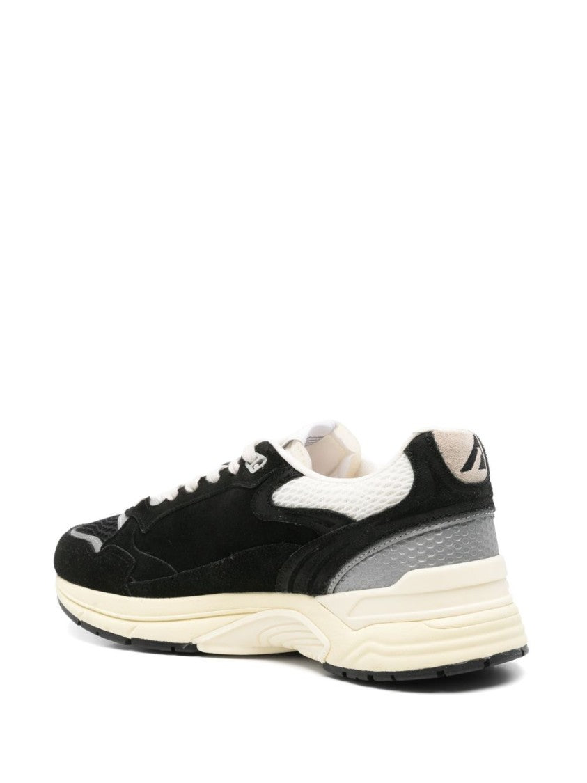 Autry Textured Black Sneakers With Contrasting Sole