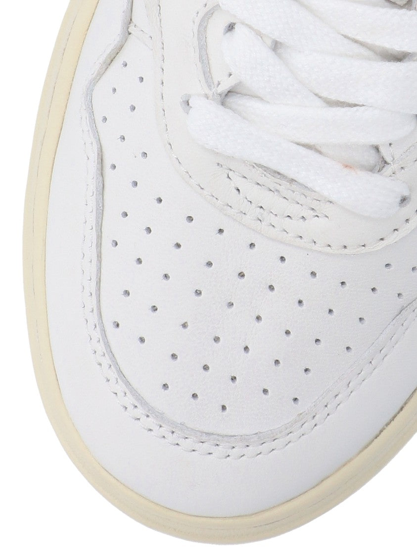 Autry "Medalist" Low-Top Sneakers White
