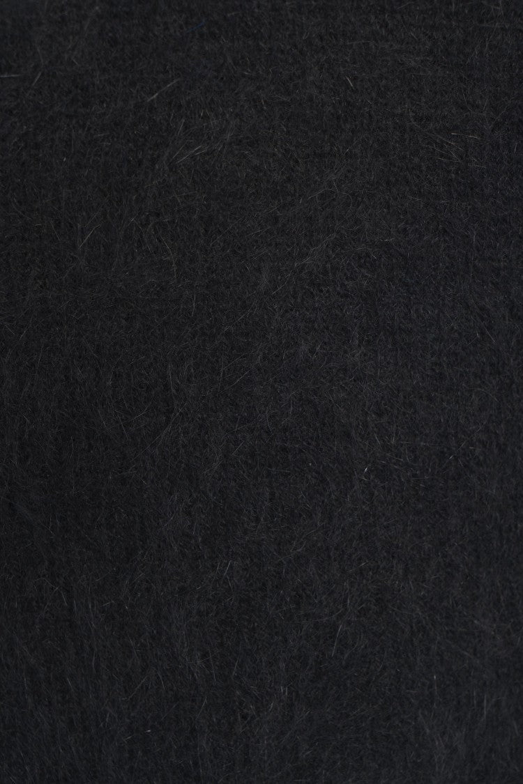 Roberto Collina V-Neck Pullover In Luxurious Fine Knit Fabric