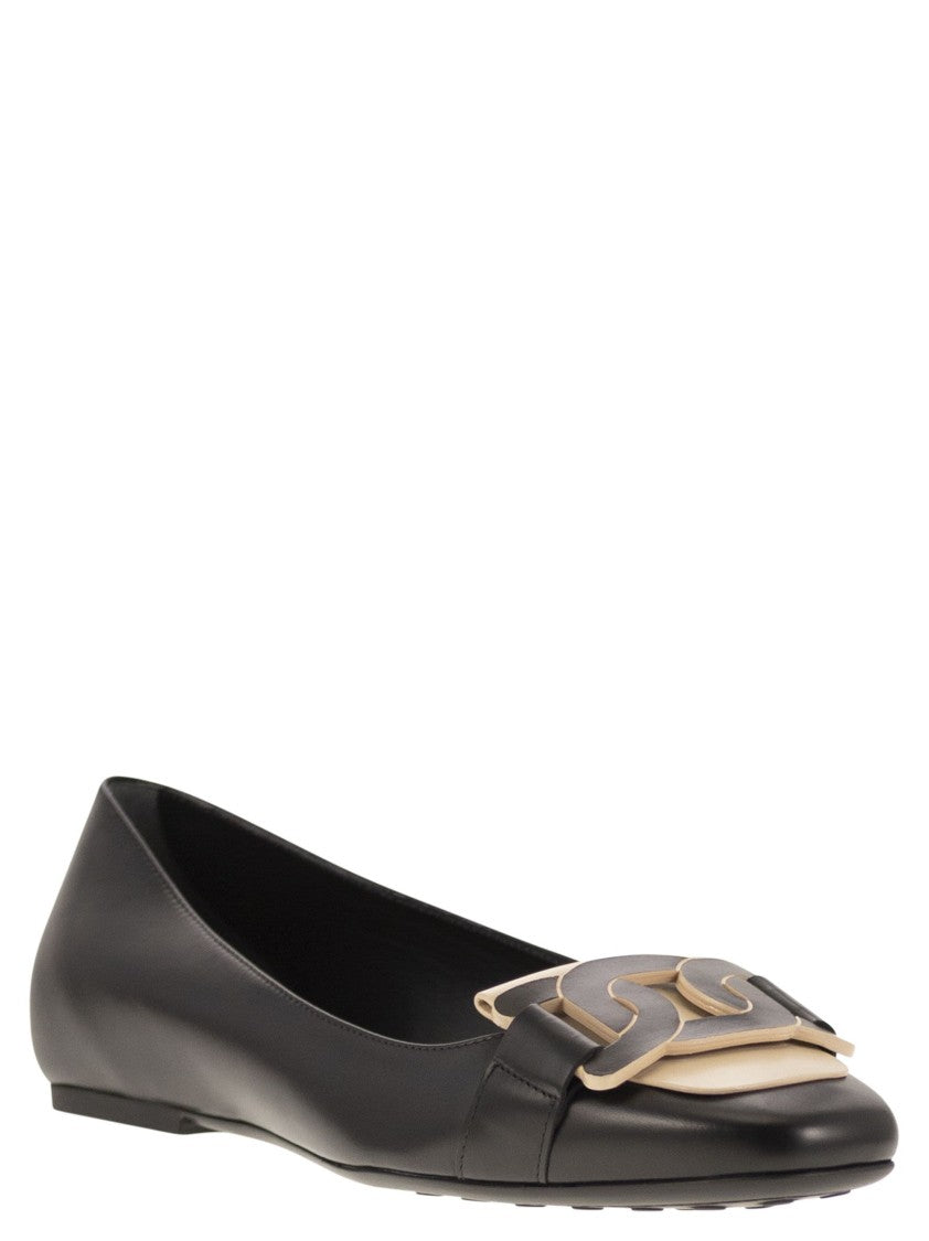 Tod's Leather Ballerina With Chain