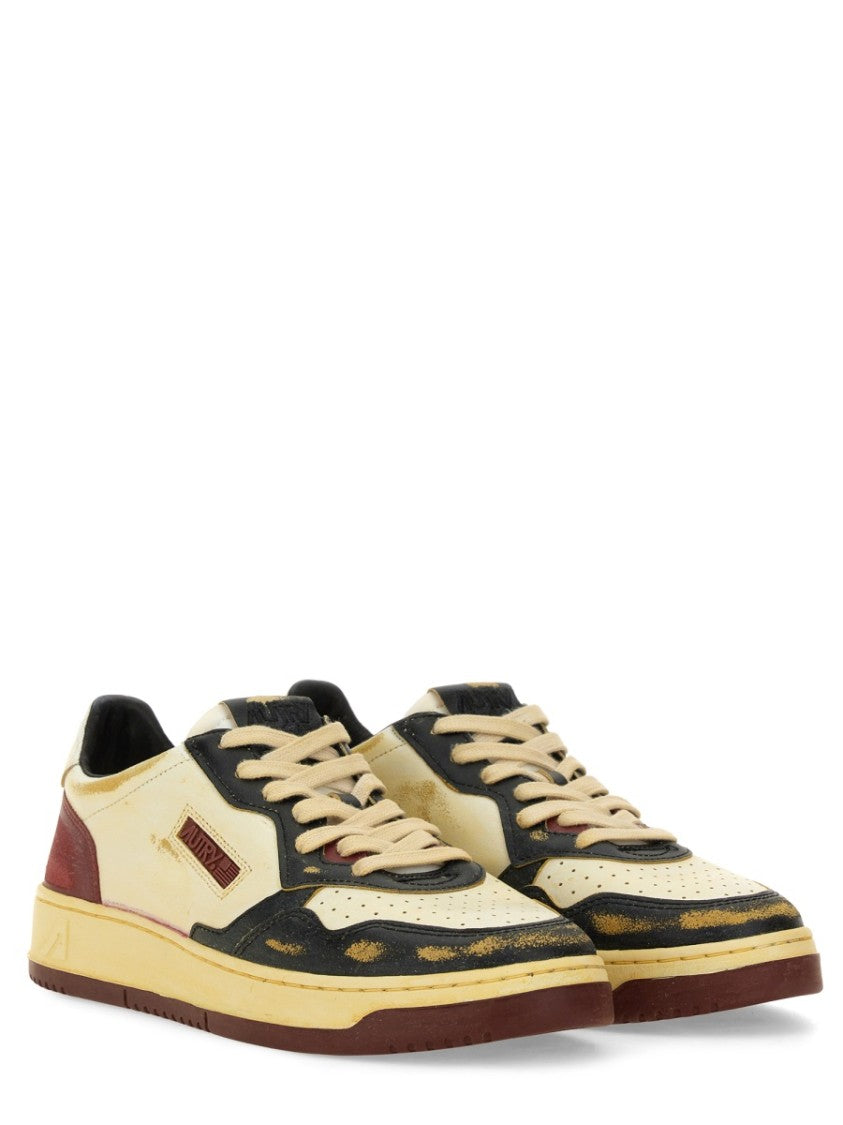 Autry Medalist Low Super Vintage Sneakers