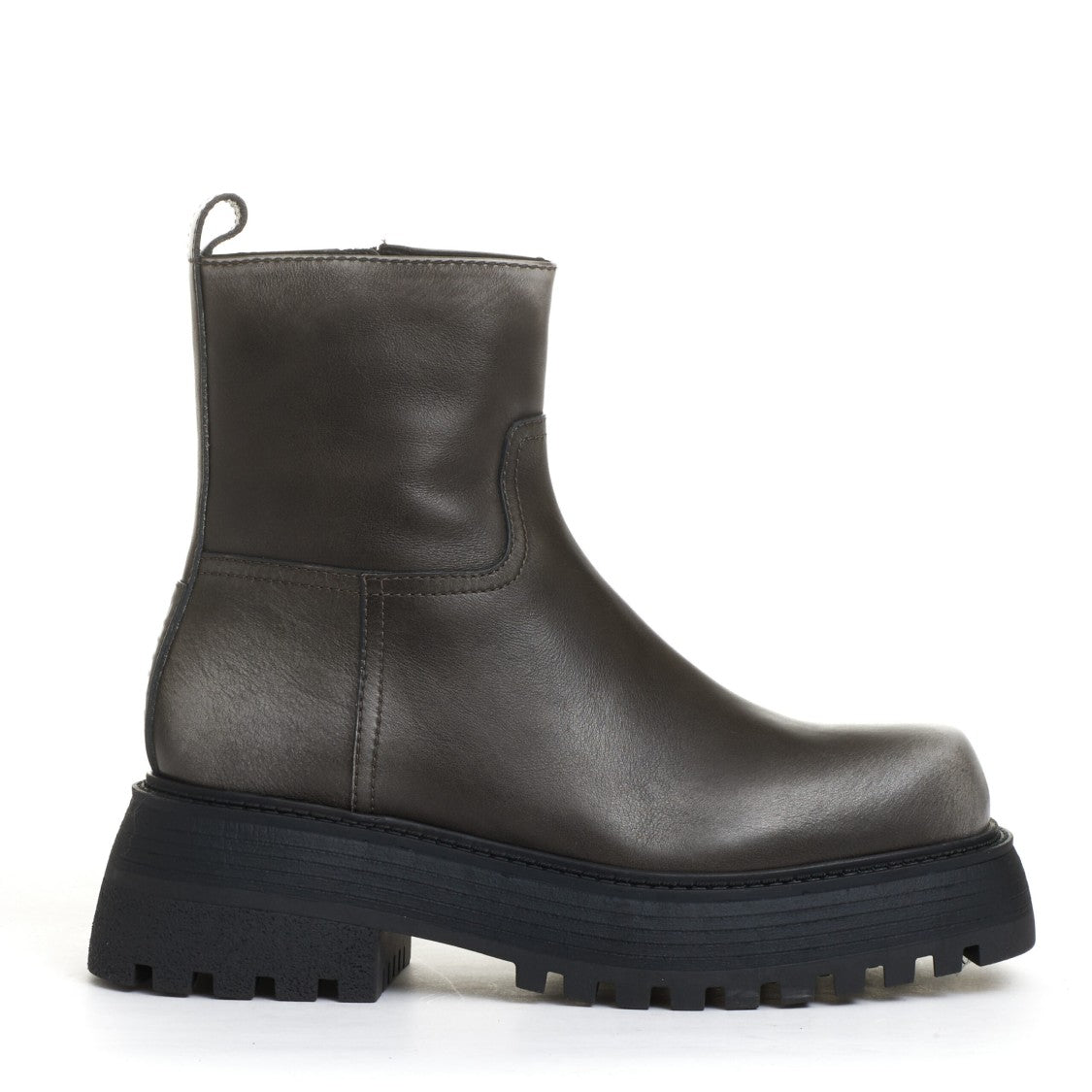3Juin Thick Sole Washed Leather Boots With Zipper Closure