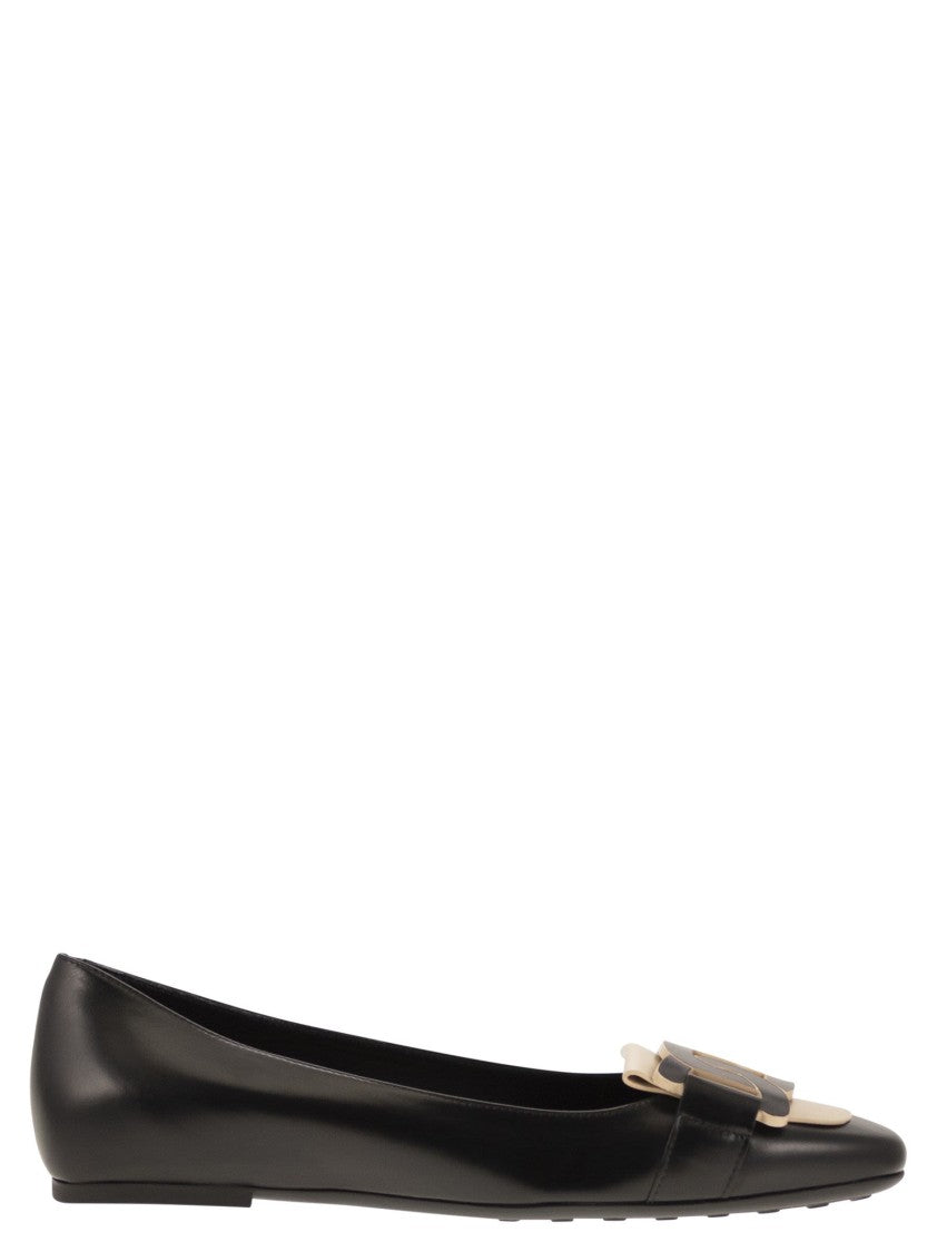 Tod's Leather Ballerina With Chain