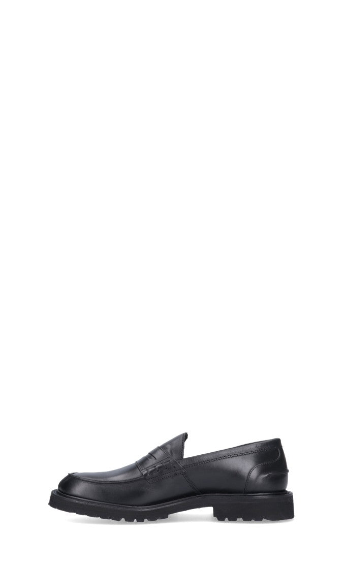 Tricker's Sleek Leather Penny Loafers With Sturdy Rubber Sole