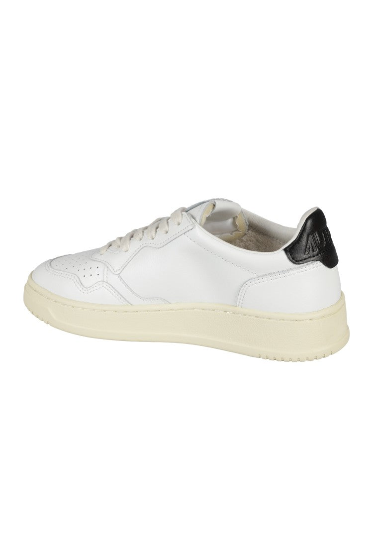 Autry Medalist Low Low-Top Leather Sneakers
