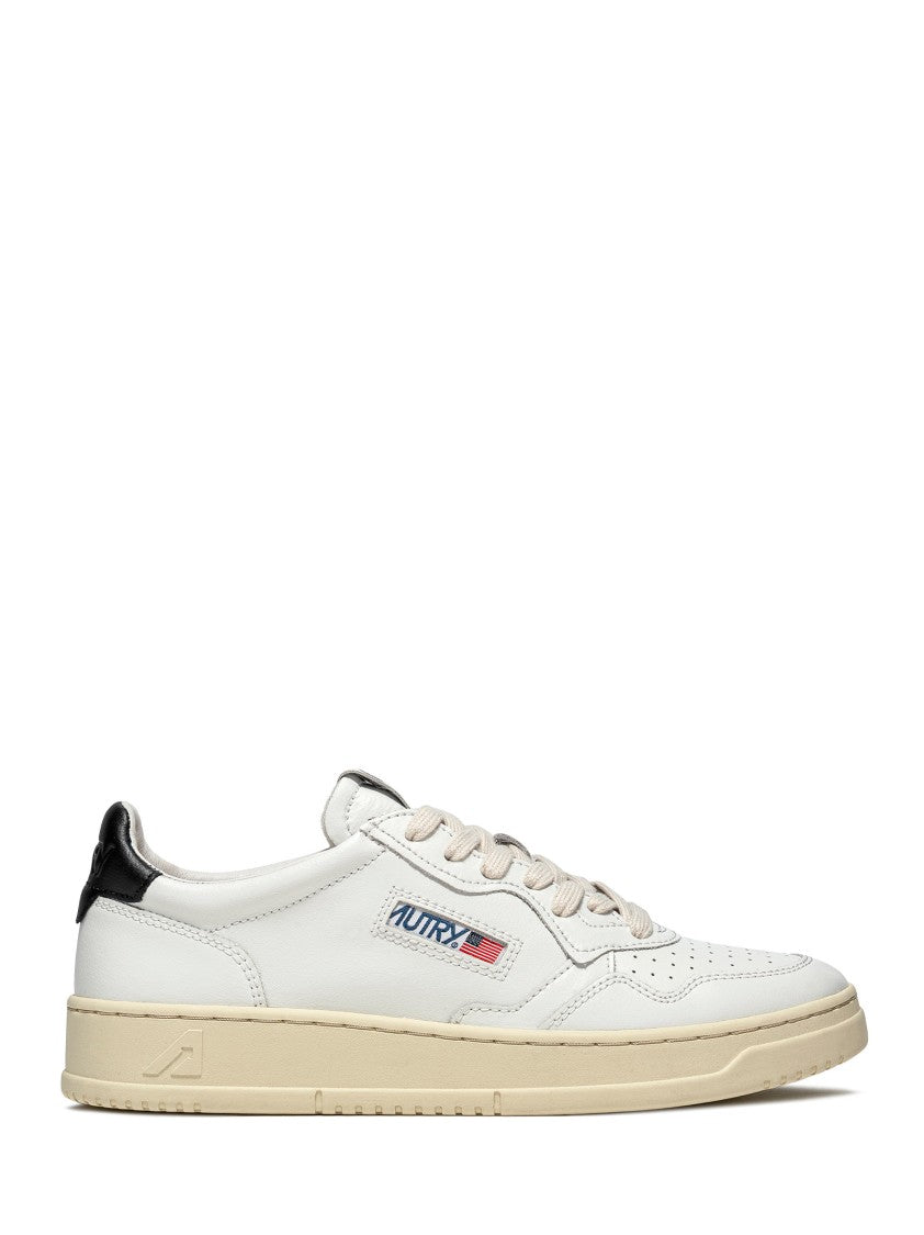 Autry Low-Top Sneakers With Contrasting Black Heel