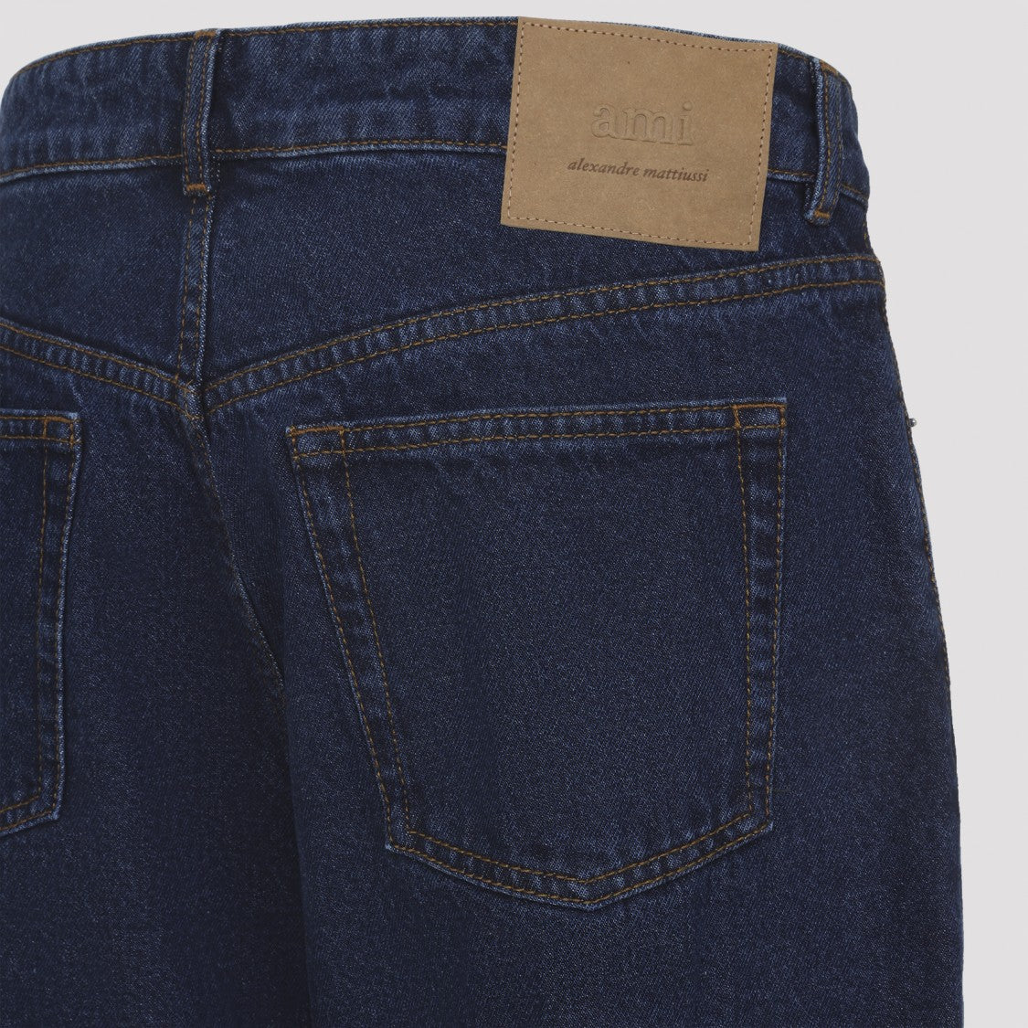 Ami Straight-Leg Denim Jeans With Mid-Rise And Classic Five-Pocket Design