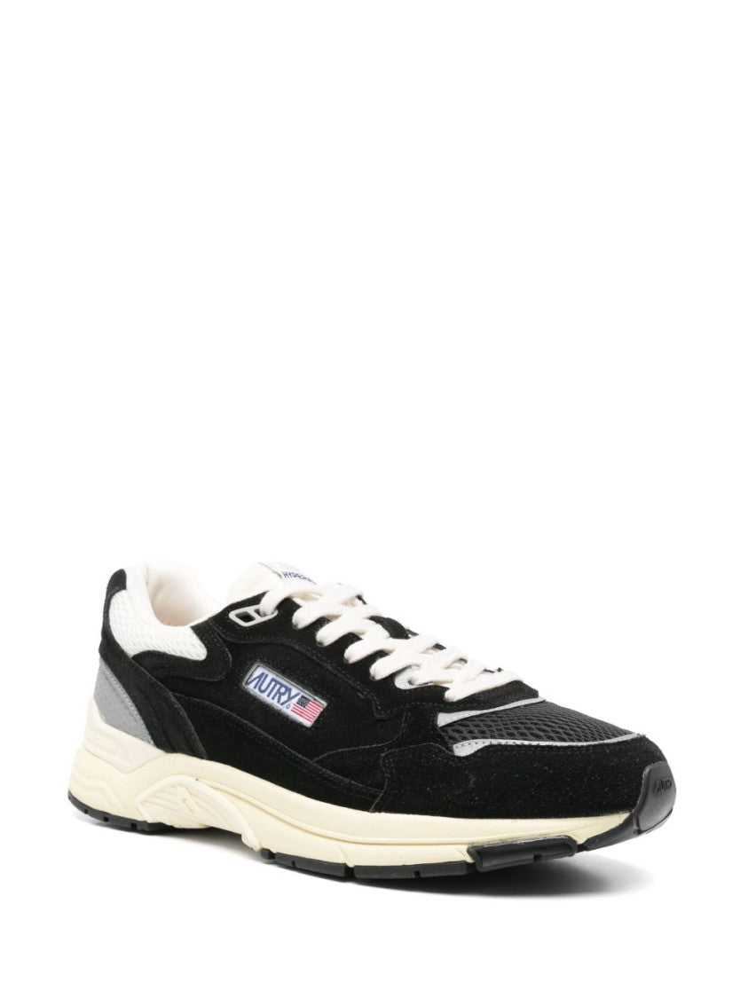 Autry Textured Black Sneakers With Contrasting Sole