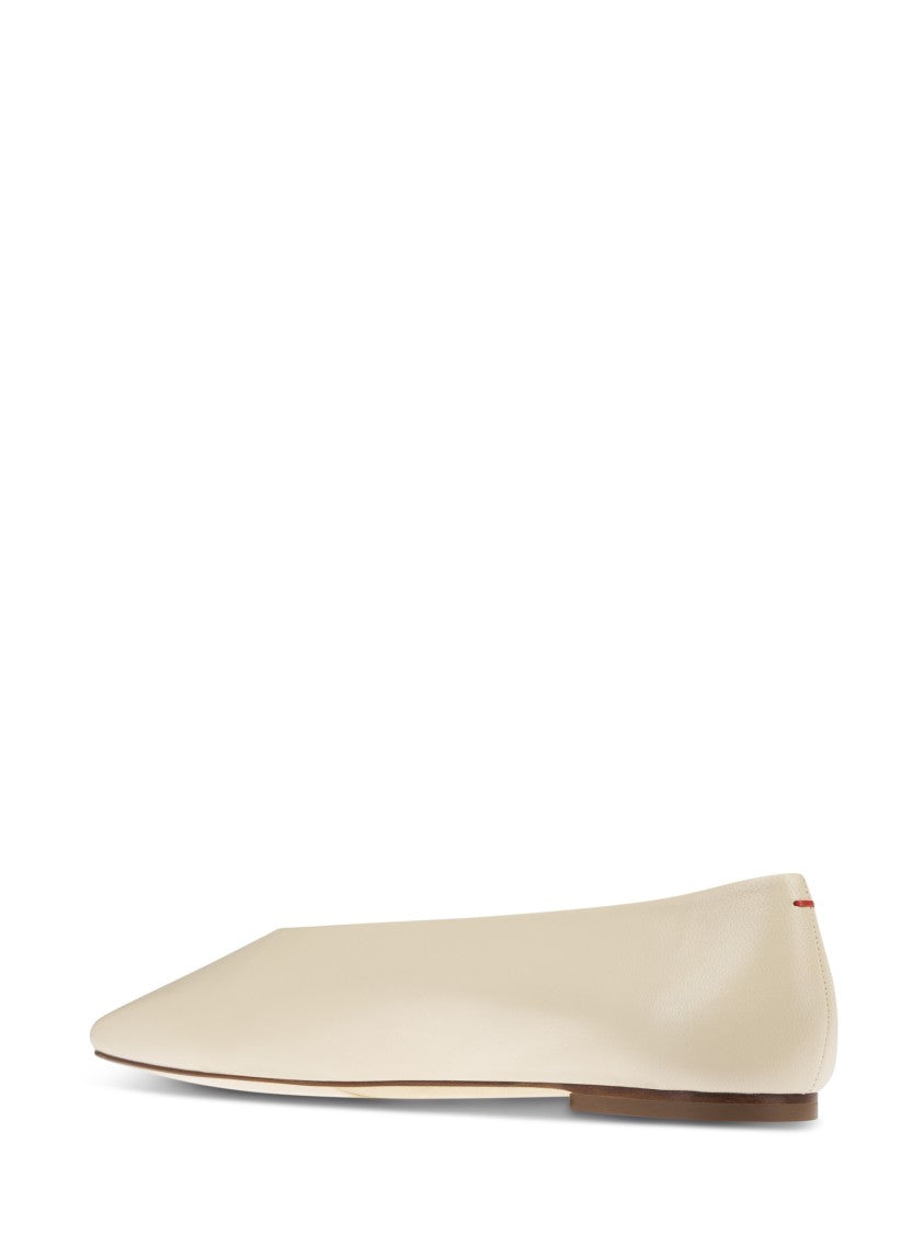 Aeydē Pointed Toe Flat Shoes With Minimalist Design