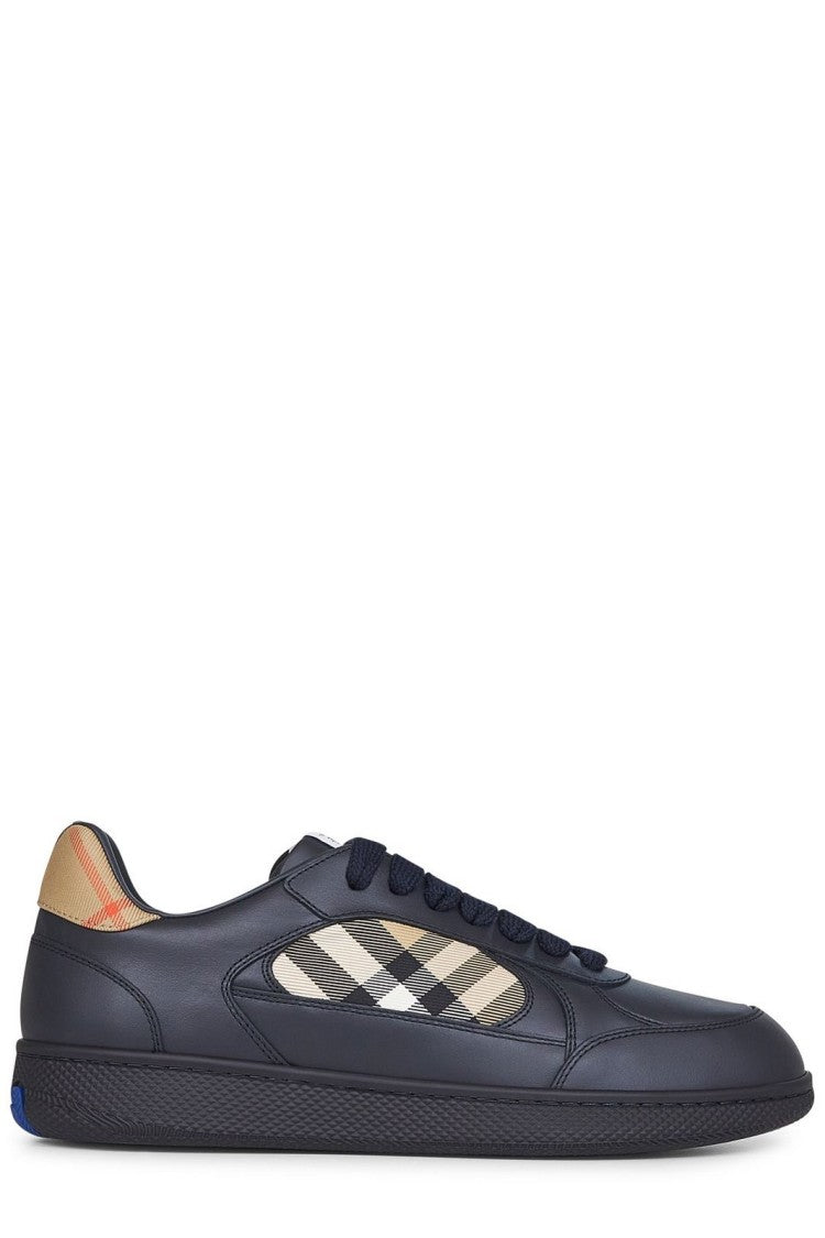 Burberry Modern Minimalistic Sneakers With Sleek Blue Upper