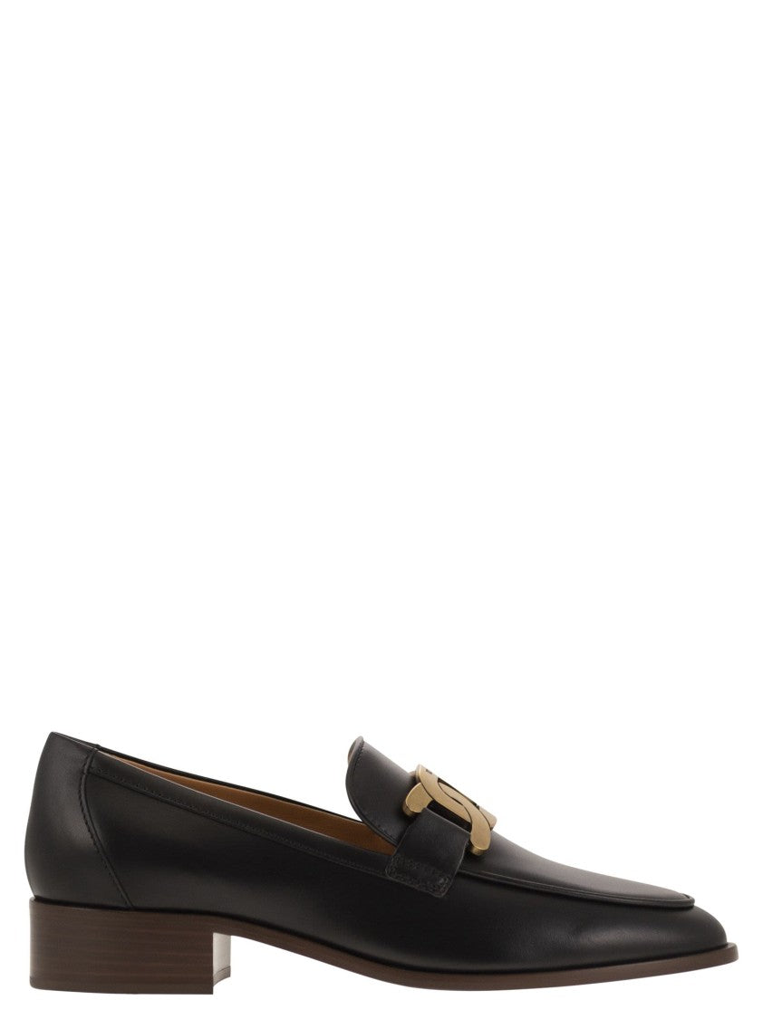 Tod's Black Leather Moccasin With Metal Chain Detail