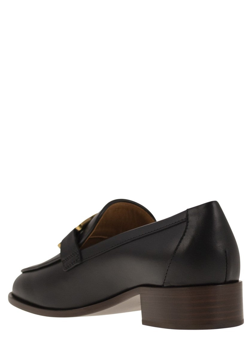 Tod's Black Leather Moccasin With Metal Chain Detail