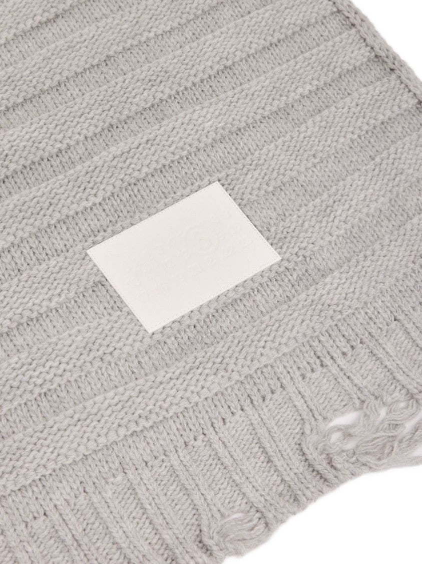 Mm6 By Maison Margiela Textured Ribbed Grey Scarf With Branded Patch
