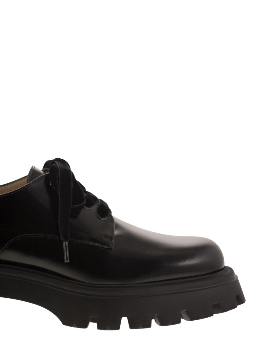 Stuart Weitzman Emerson Derby Black
