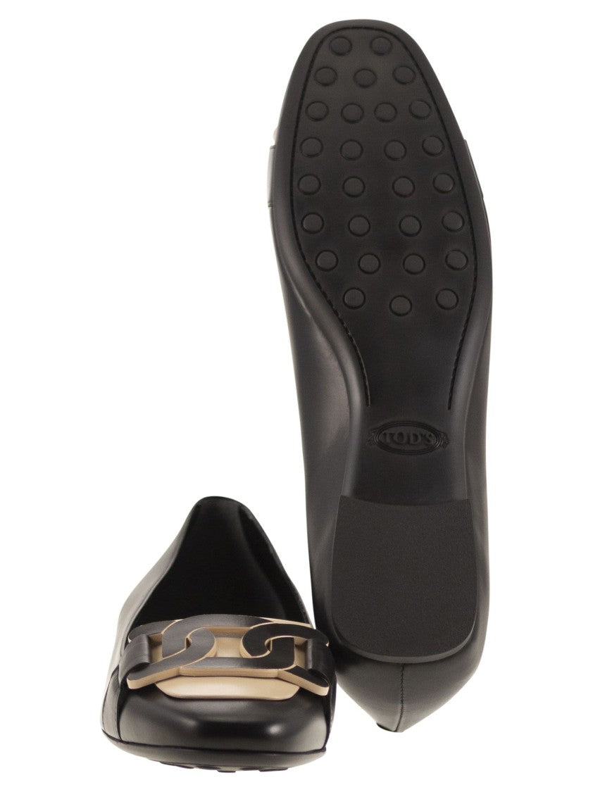 Tod's Leather Ballerina With Chain