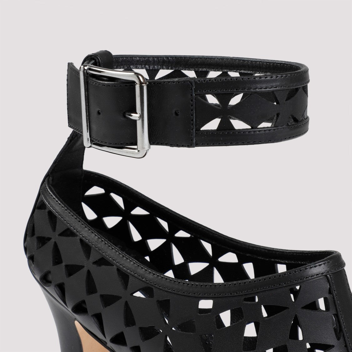 Manolo Blahnik Tingah 105 Yoth Calf Leather Sandals