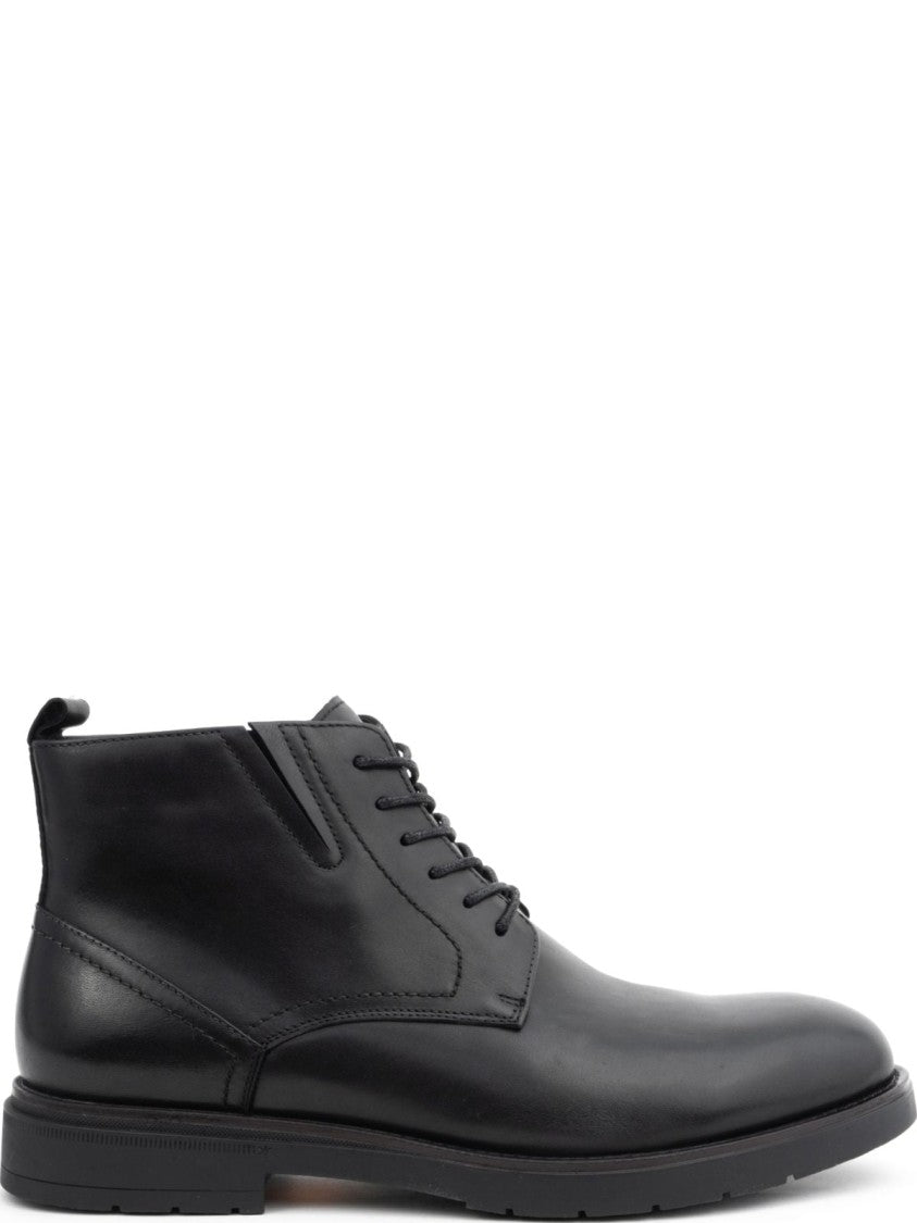 La Conte Closed Ankle Boots With Lace-Up Front