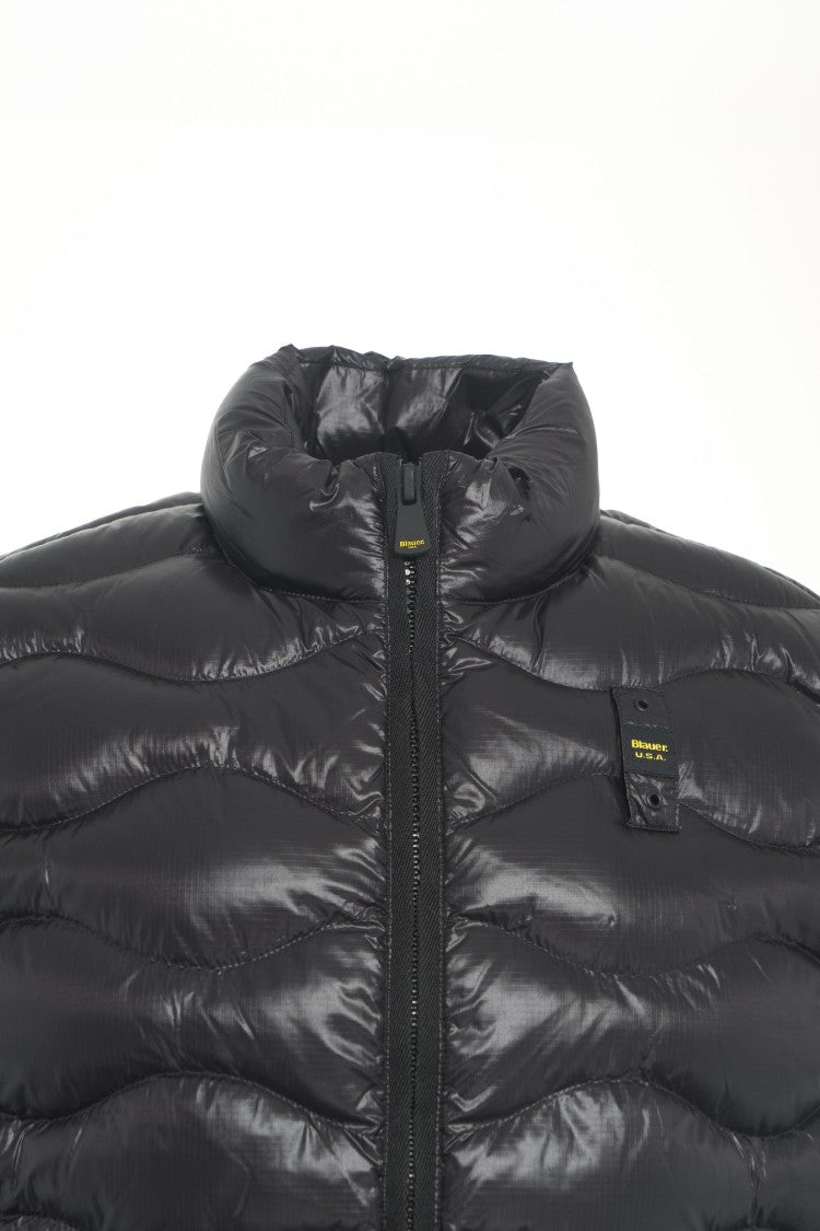 Blauer Quilted Waistcoat With Wavy Pattern And Modern Silhouette