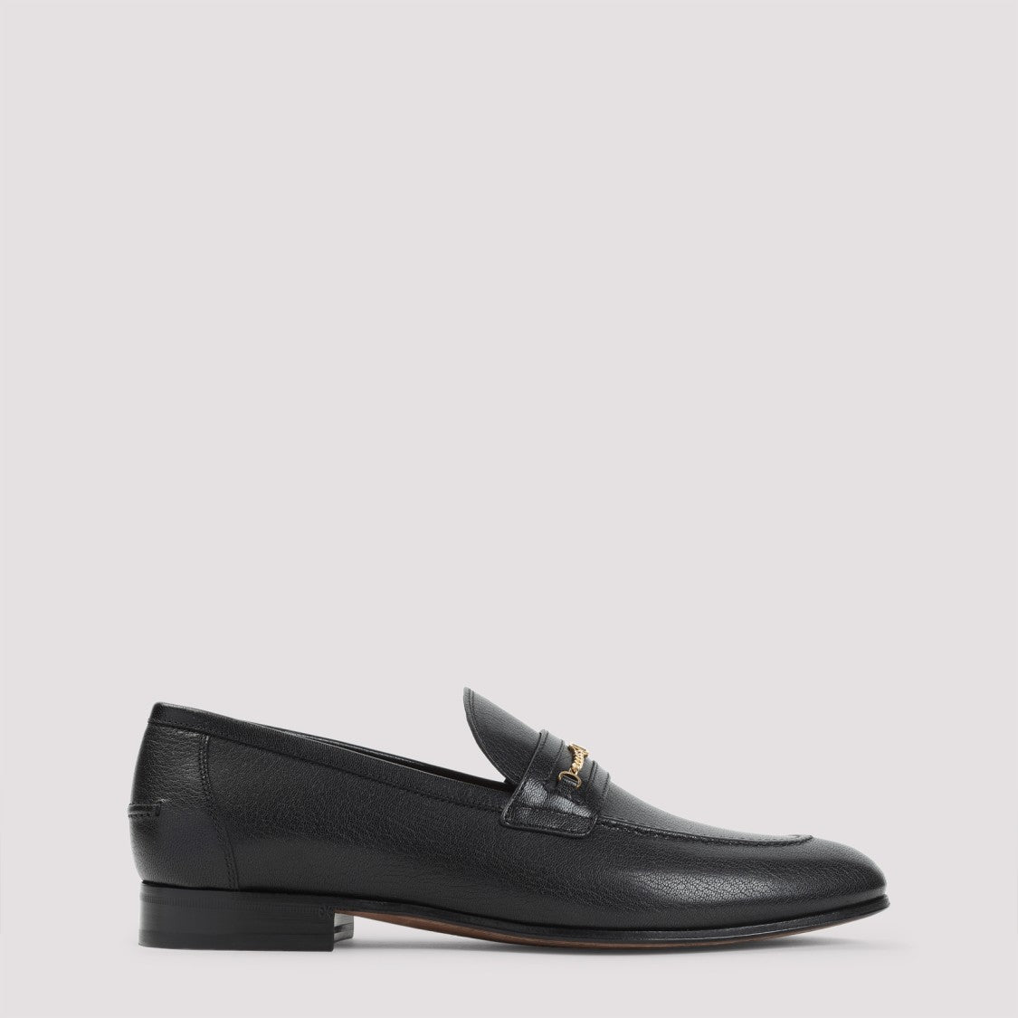 Valentino Garavani Pointed-Toe Grained Leather Loafers With Decorative Chain